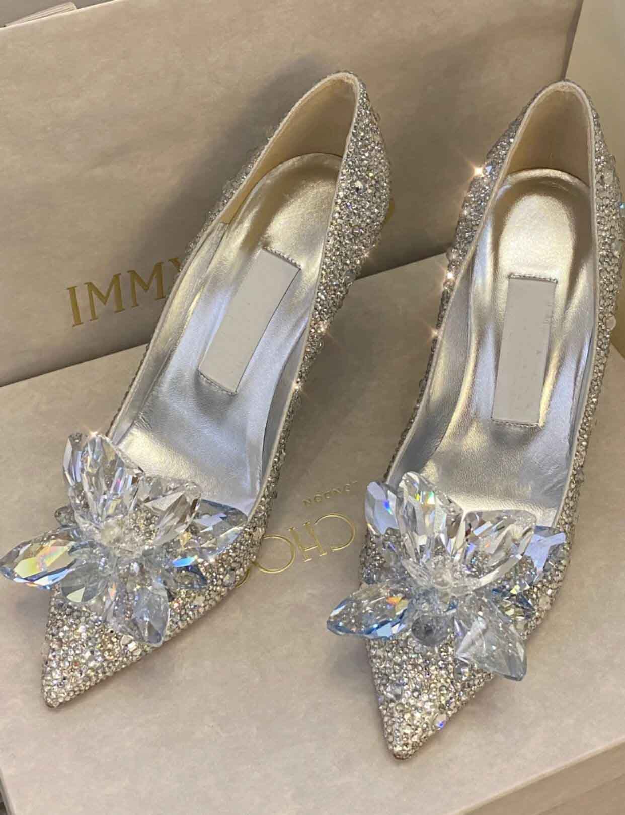 

Exquisite Ari Crystal Sandals Shoes Pointy Toe Women's Pumps Italy Brands AVRIL Bow Party Bridals High Heels Luxurious Evening EU35-43