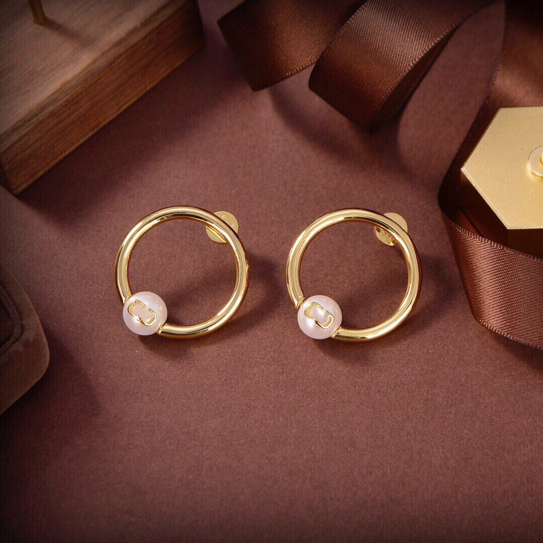 

luxury designer letter earrings V ear studs love Valentine Fashion Screw Party women Earring wedding earring couple A2, Golden;silver