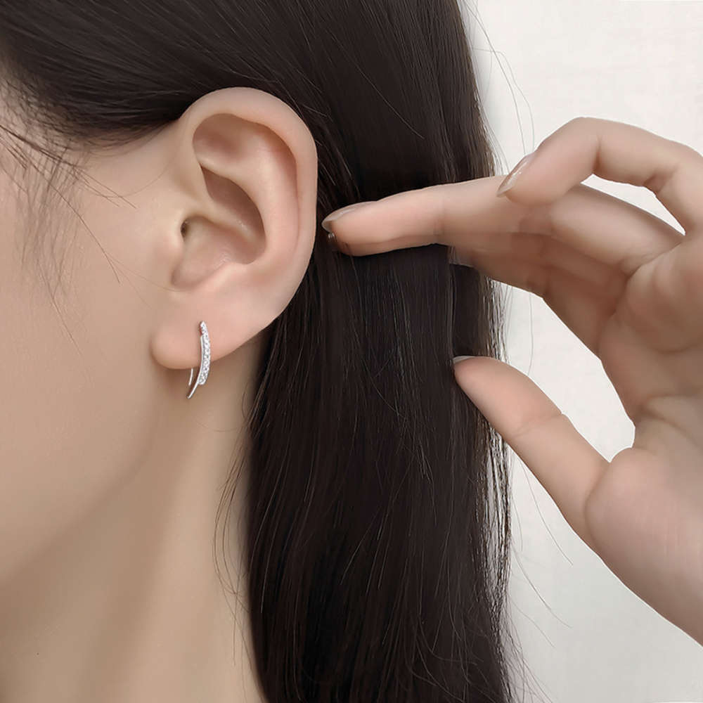 

earrings Gu Maoning curved smile female Korean temperament minority one word double layer flash diamond indifference Earrings Fashion, Golden