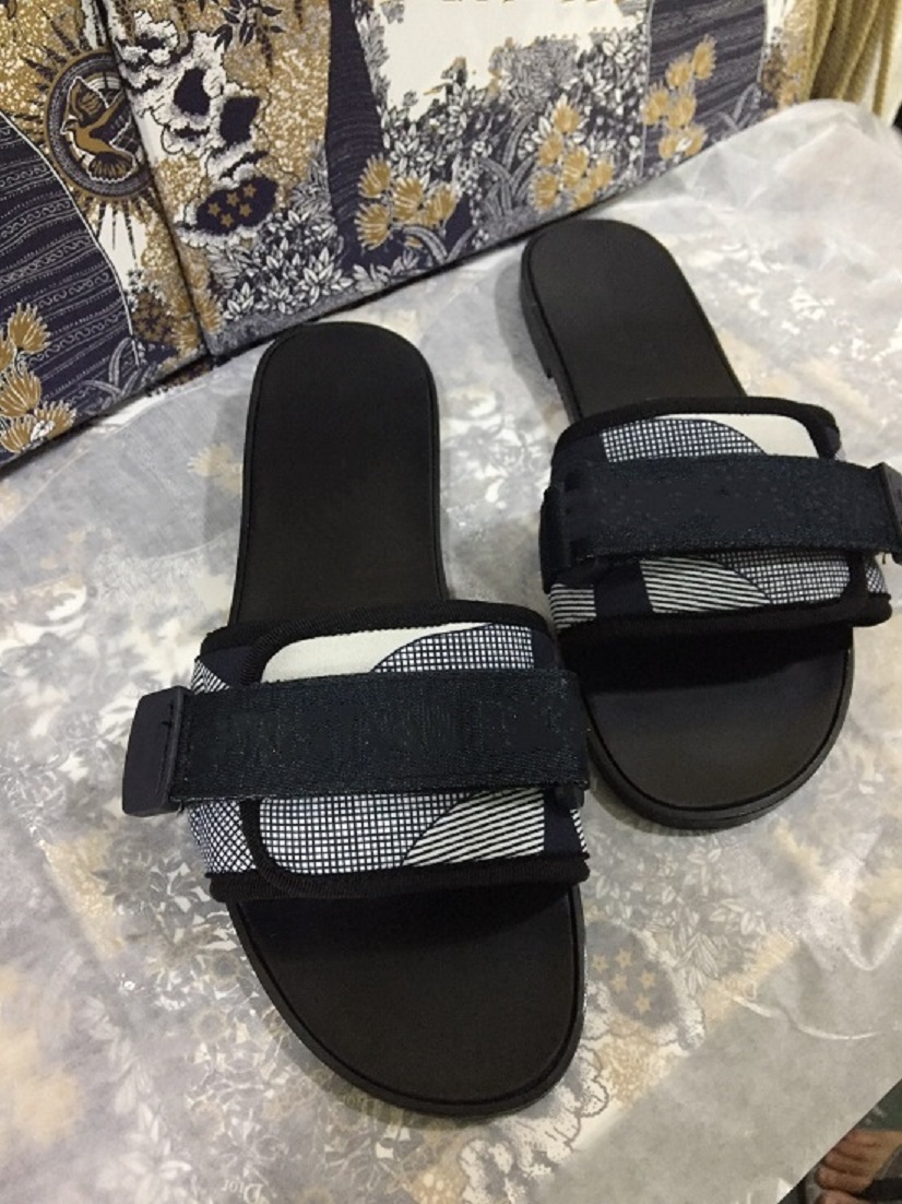 

Luxury high quality slippers woven surface hook and loop fasteners design beach shoes highly recommended by the designer with a variety of casual clothing, Wear stick