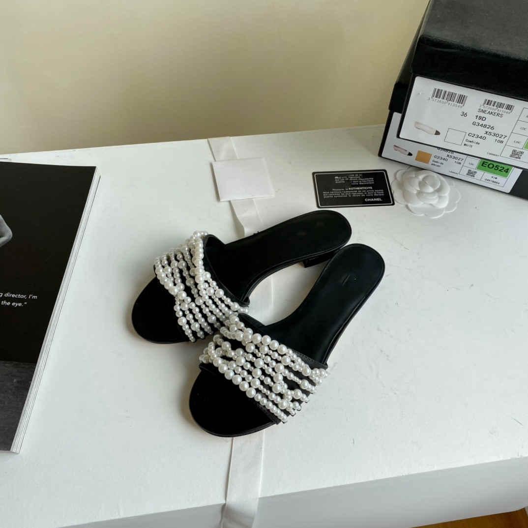 

2021 summer pearl sandals beach wear open-toed slippers flat one word thick with lazy drag, Black