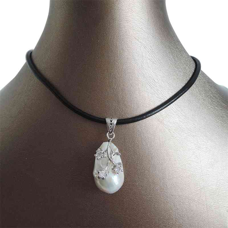 

100% nature freshwater necklace ,REAL LEATHER chain- length 20-25 mm baroque pearl pendant ,FLOWER