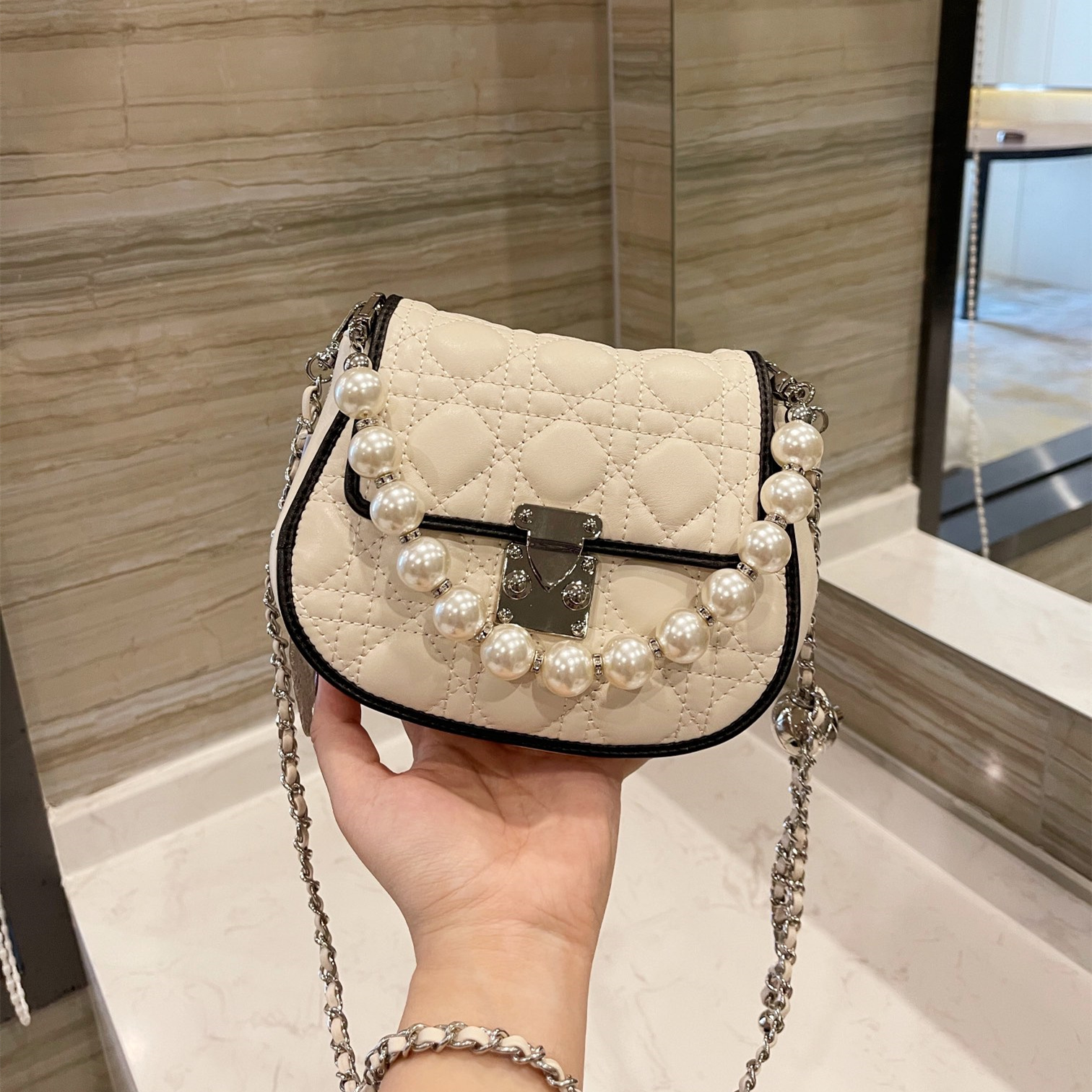

Handbag ladies luxury designer bags 2021 fashion classic pearl chain messenger bag leather lady sheepskin single shoulder