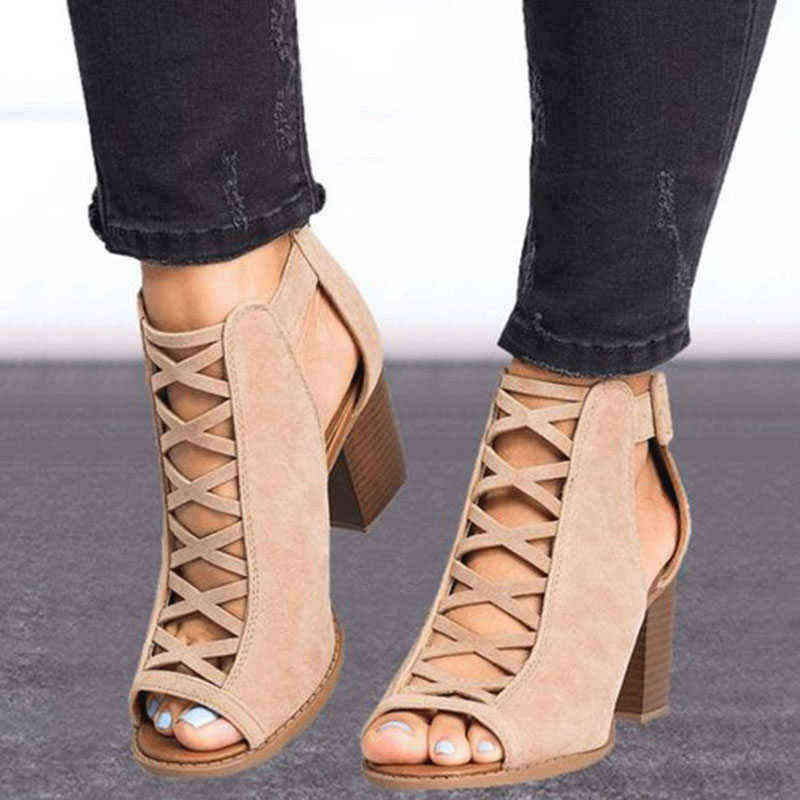 

2021 Women Square Heel Sandals Peep Toe Hollow Out Chunky Gladiator Sandals With Strap Black Spring Summer Shoes H1126