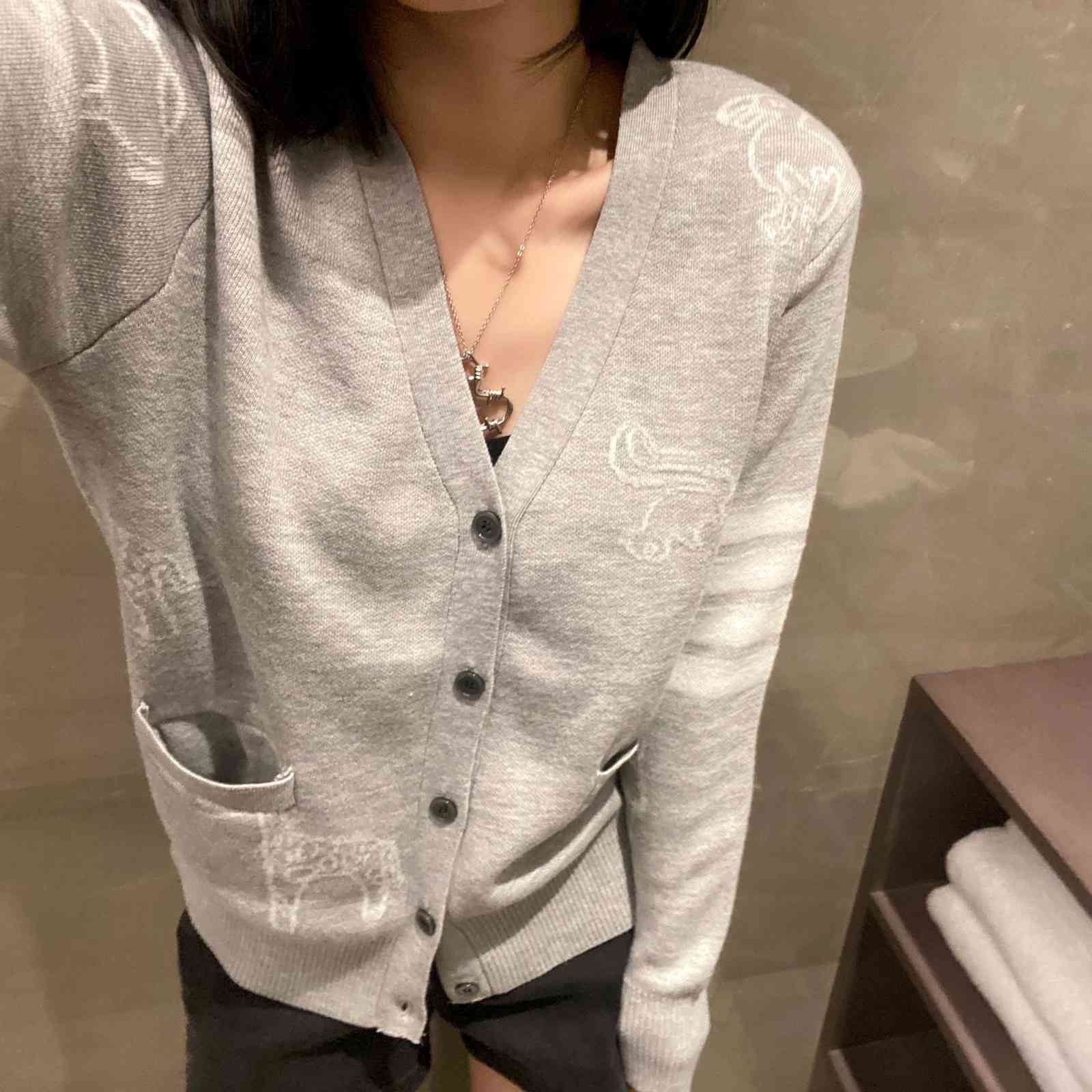 

21 autumn and winter TB college style animal embroidery pattern casual sweater V-neck wool knitted cardigan coat ins net red, Gray