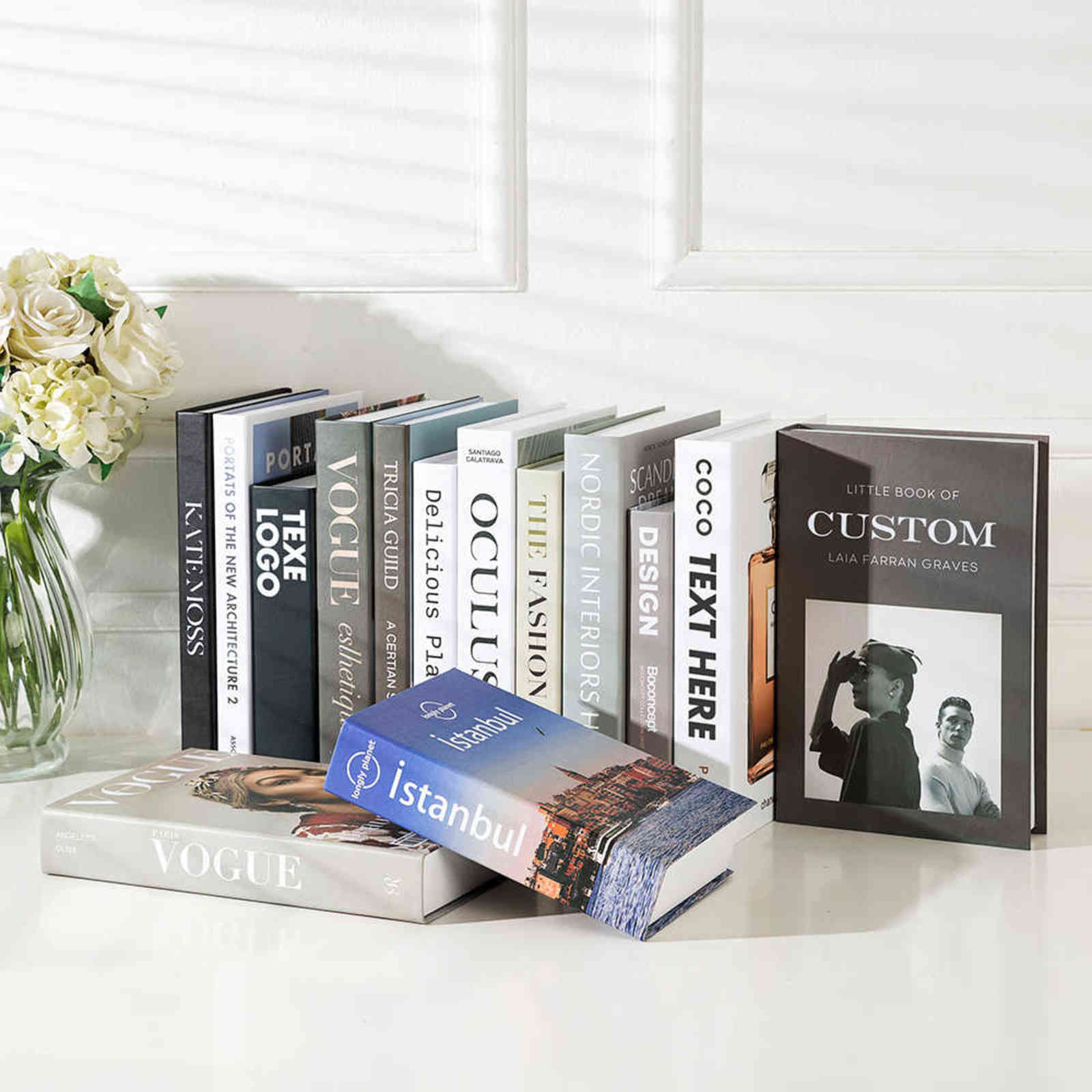 

2021 New Can Customize Fake Books for Decortion Fahion for Home Decor Coffee Table Hotel Room Decoration Fake Books Box Props H1102