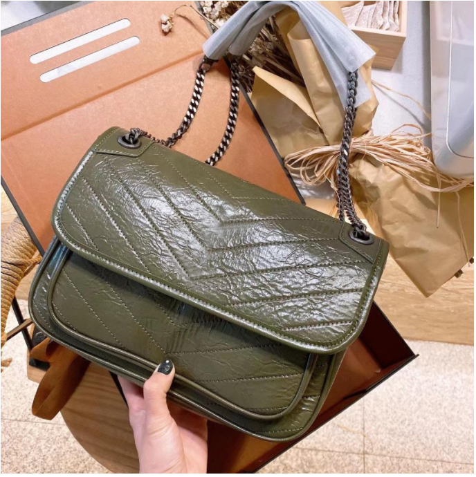 

Oil wax leather classic shoulder bag Retro hardware chain messenger bags High quality Design women's cross-body pocket, Red