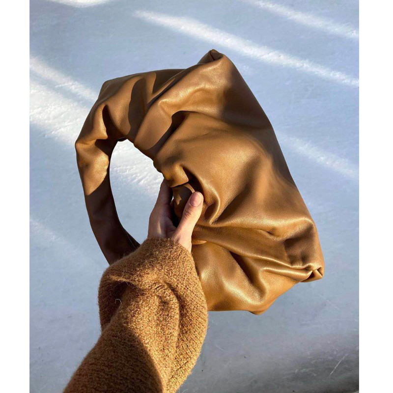 

Small crescent 2021 new tide fold bag trumpet bill of lading shoulder leather underarm bag, Black;red