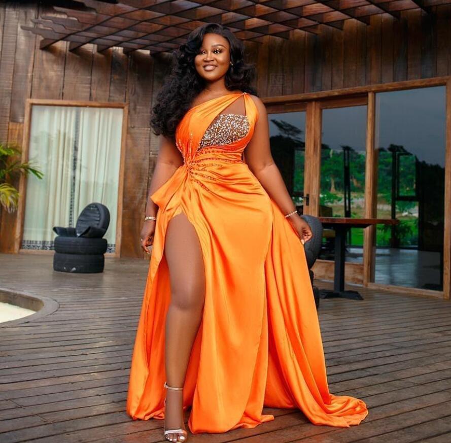 

2021 Arabic Aso Ebi Orange Beaded Crystals Evening Dresses High Split Prom Dresses One Shoulder Formal Party Second Reception Gowns ZJ923, Black