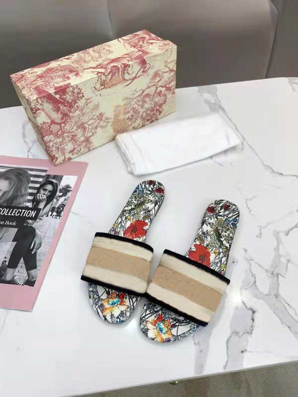 

Women Slippers 21SS Geometric Slipper Casual Style Breathable Shoes High Street Elements Ladies Outdoorwear Designers Sasndals 3-style availab, Make difference