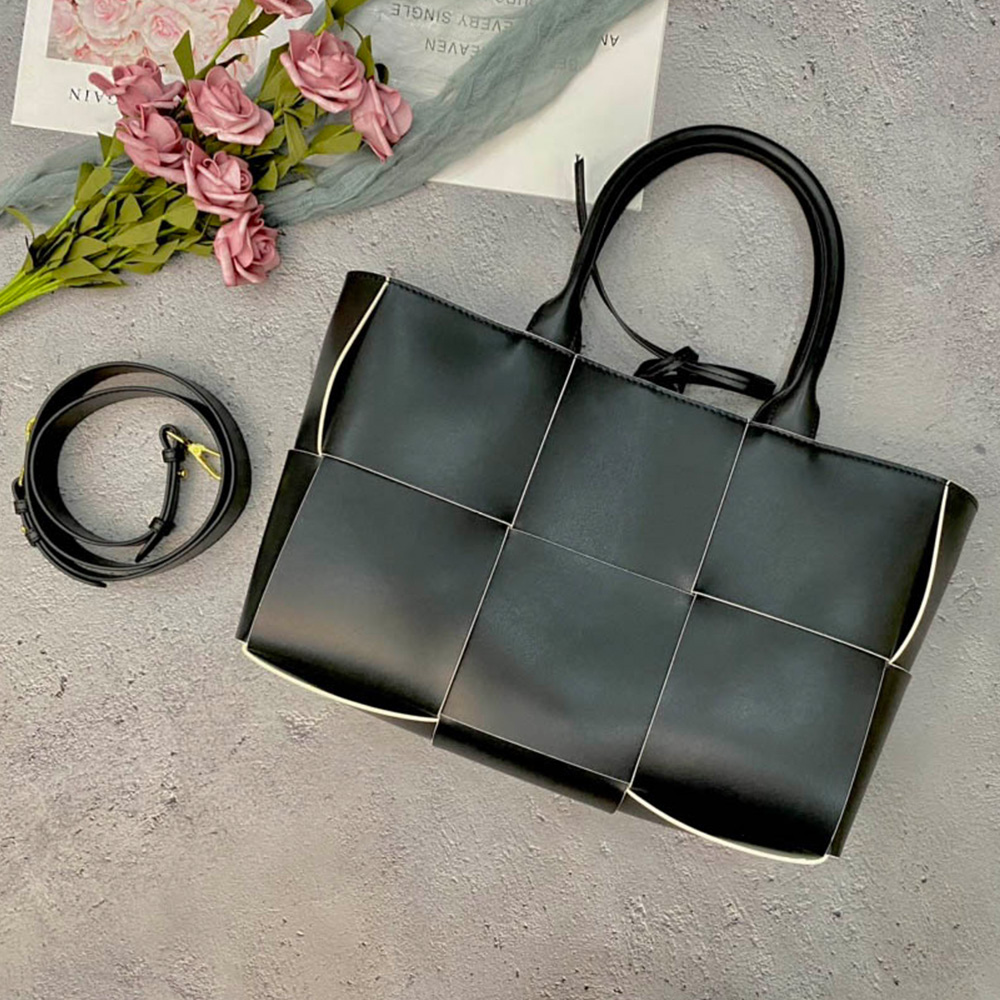 

Women fashion handbags messenger bag leather material handmade trendy style design large size shopping bags