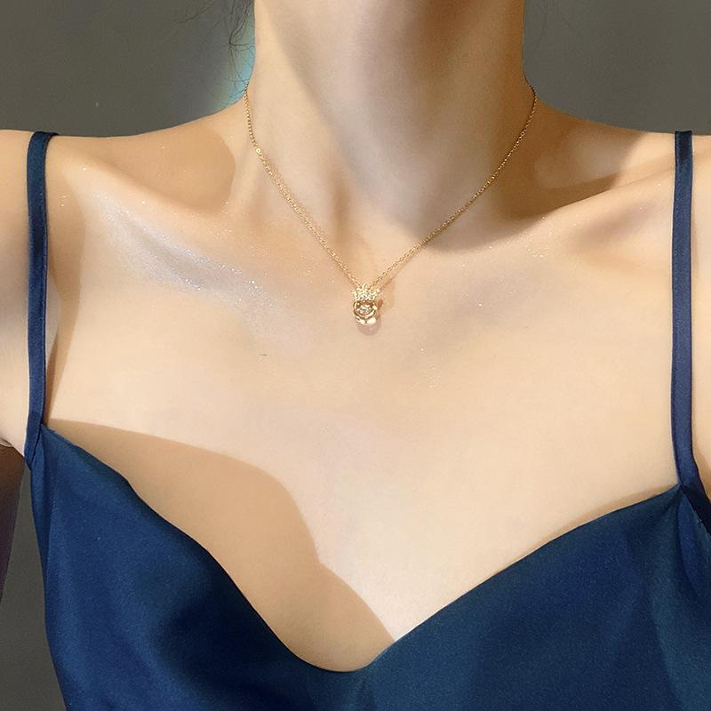 

Pendant Necklaces MrZMsZ 2021 Design Classic Crown Throbbing Zircon Necklace For Women Fashion Luxury Stainless Steel Jewelry Chain Girl Nec