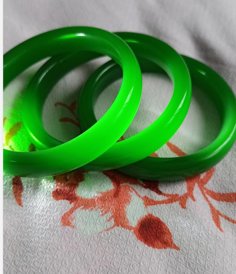 

56-62mm natural emperor green handmade jade bracelet free del ivery, Black