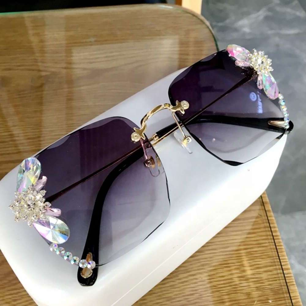 

Highend accessories Sunglass Women New Fashion Vintage Square Luxury Glass Rimls Rhintone Sun glass Shad For Female, Black