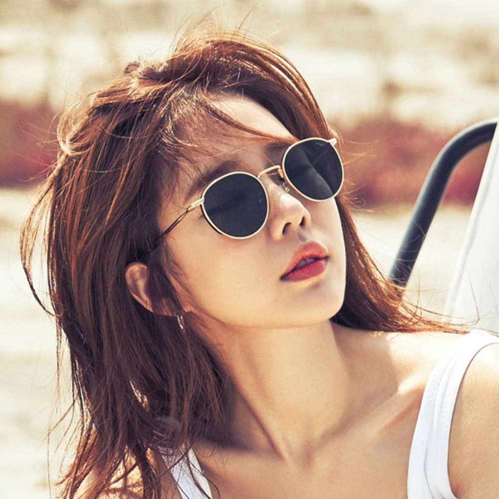 

Liu Renna same Sunglasses Women's Korean fashion small frame round Polarized metal glasses 8059, White;black