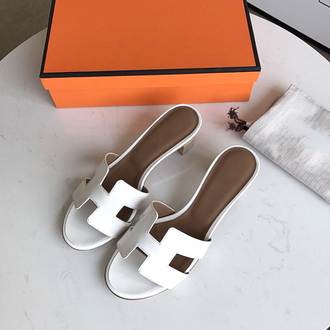 

Designer Slippers Pointed Toe 2-Strap with Studs heels Patent Leather rivets Sandals Women Shoes valentine high heel w1, As picture 2