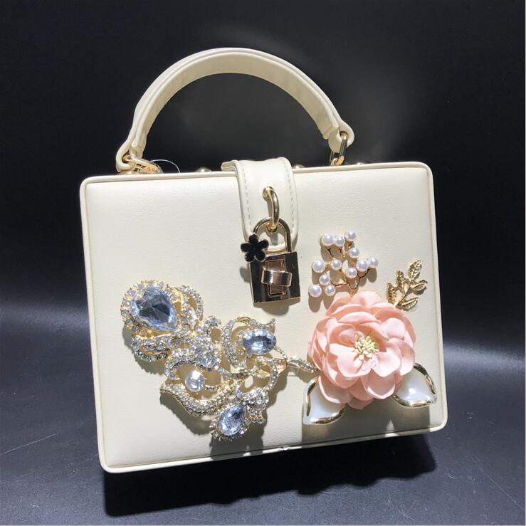 

Factory wholesale women leather shoulder bags beautiful Pearl flower Beads handbags European foreign trade diamond handbag street trend hard box chain bag, White(boutique box)