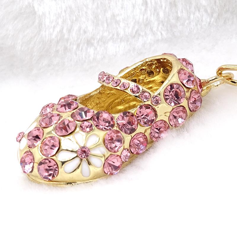 

Keychains XDPQQ Cute Embroidered Shoes Keychain Pink Czech Inlaid White Flower Alloy Three-dimensional Crafts Bag Pendant Car Key Chain