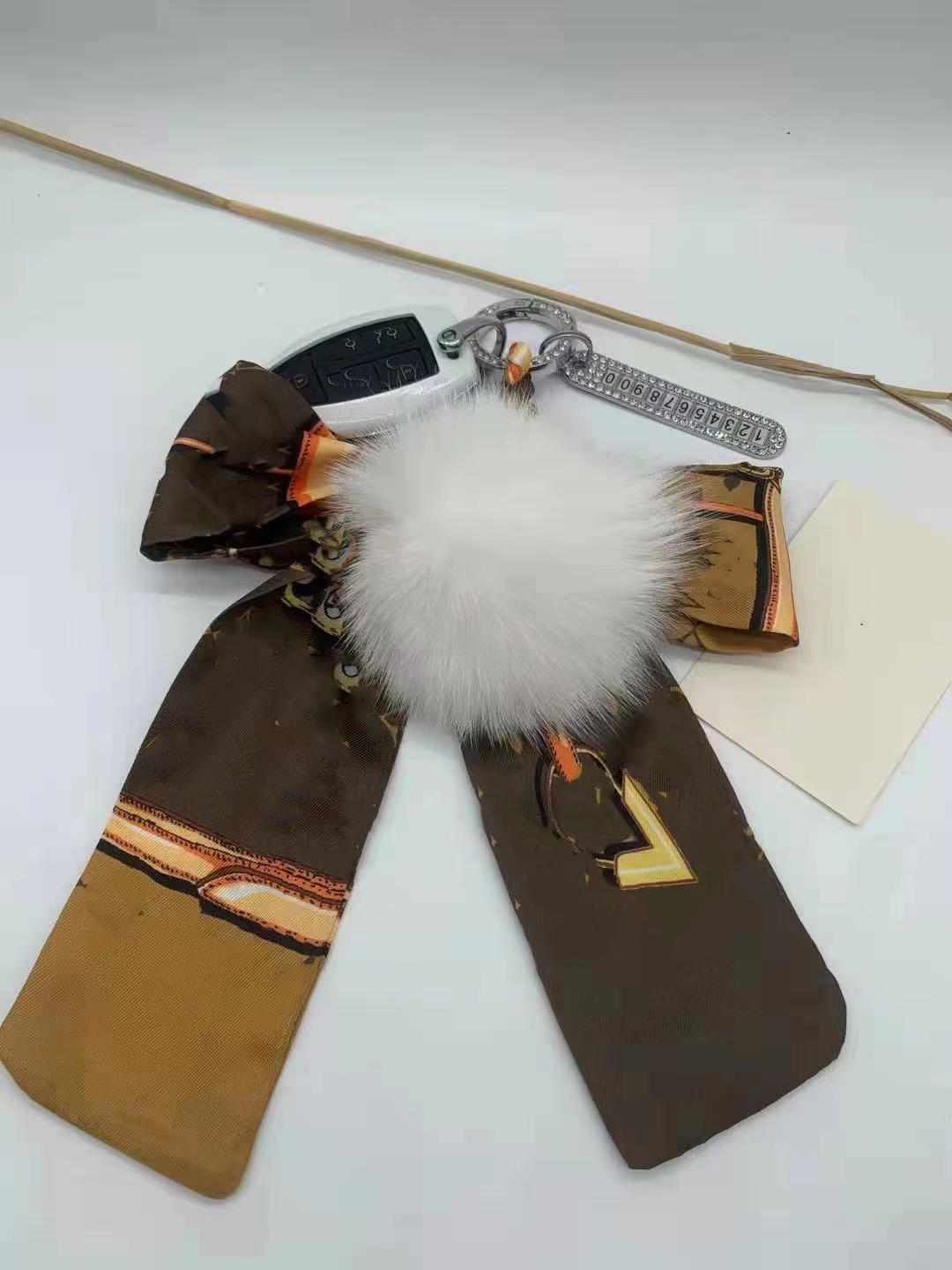 

Luxurys silk ribbon Key chain bulingbuling Buckle lovers Car GGKeychain Handmade Leather Designers Keychains Men Women Bag Pendant Accessories 7 Color