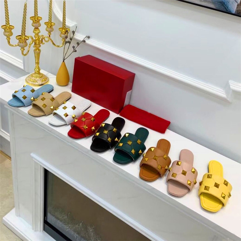 

2021 Luxurys Designers Women Slippers With Correct Flower Box Dust Bag Shoes Genuine Leather Rhombus Pattern Maxi Studs Slide Sandals, Black