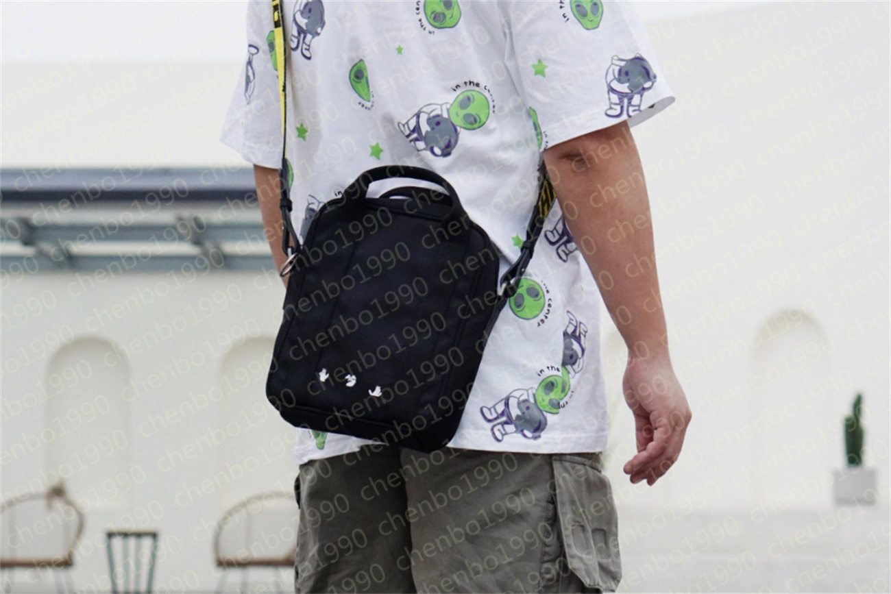 

33213New 2022 Brand MINI Men off Yellow canvas belt white Shoulder Bag canvas chest pack waist bags multi purpose satchel Messenger 5 stlys, Black
