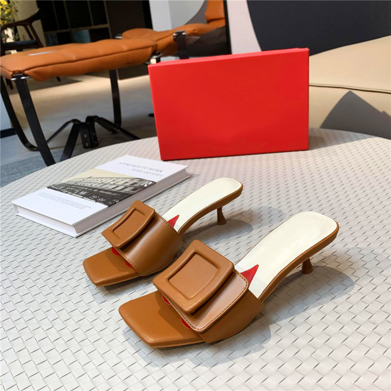 

2021 Designers Women Sandals Covered Buckle Mules Low Kitten Heel 5.5 cm Patent Leather Flat Slides Slip-on Style Loafers Hand Crafted Must-have Slippers With Box