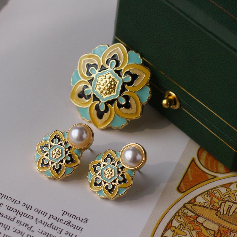 

Pins, Brooches Vintage Baroque Embossed Blue Enamel Flower Women Party Clothing Accessories Pearl Brooch Gift, Gray