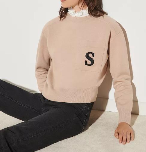 

2021 Autumn Fall Long Sleeves Ruffle Round Neck Beige Solid Color Knitted Embroidery Pocket Panelled Pullover Style Sweater Women Fashion Knits Tops J2321109