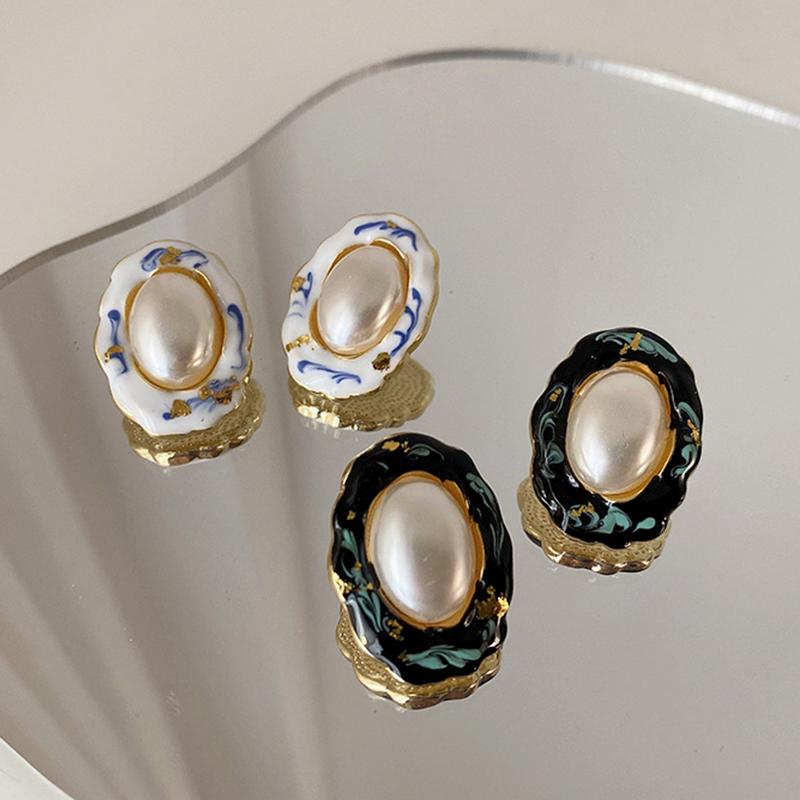 

Stud HangZhi 2021 French Vintage Oval Pearl Earrings Drip Oil Enamel Metal Simple For Women Elegant Jewelry, Golden;silver