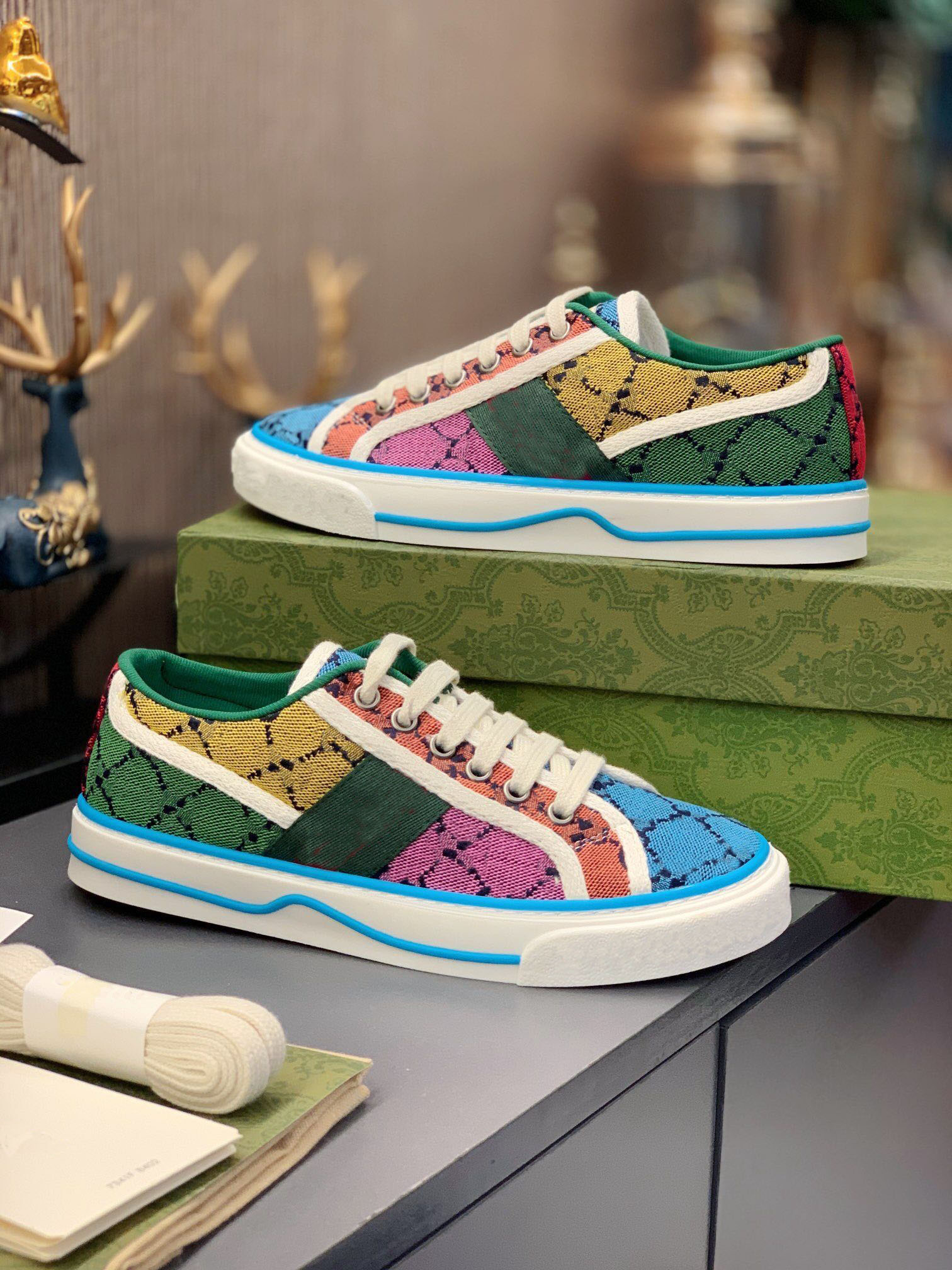 Top Quality Populaire de luxe de luxe Chaussures Vente pour hommes Femmes Toile Lettre G Patron de fond rouge Bee Tigre Vert Stripe Casual Blanc