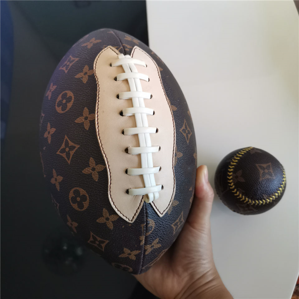 

Spalding L I V leather American Football Baseball Basketball ball 24K Black Mamba Merch pattern Commemorative PU game Indoor or outdoor limited edition