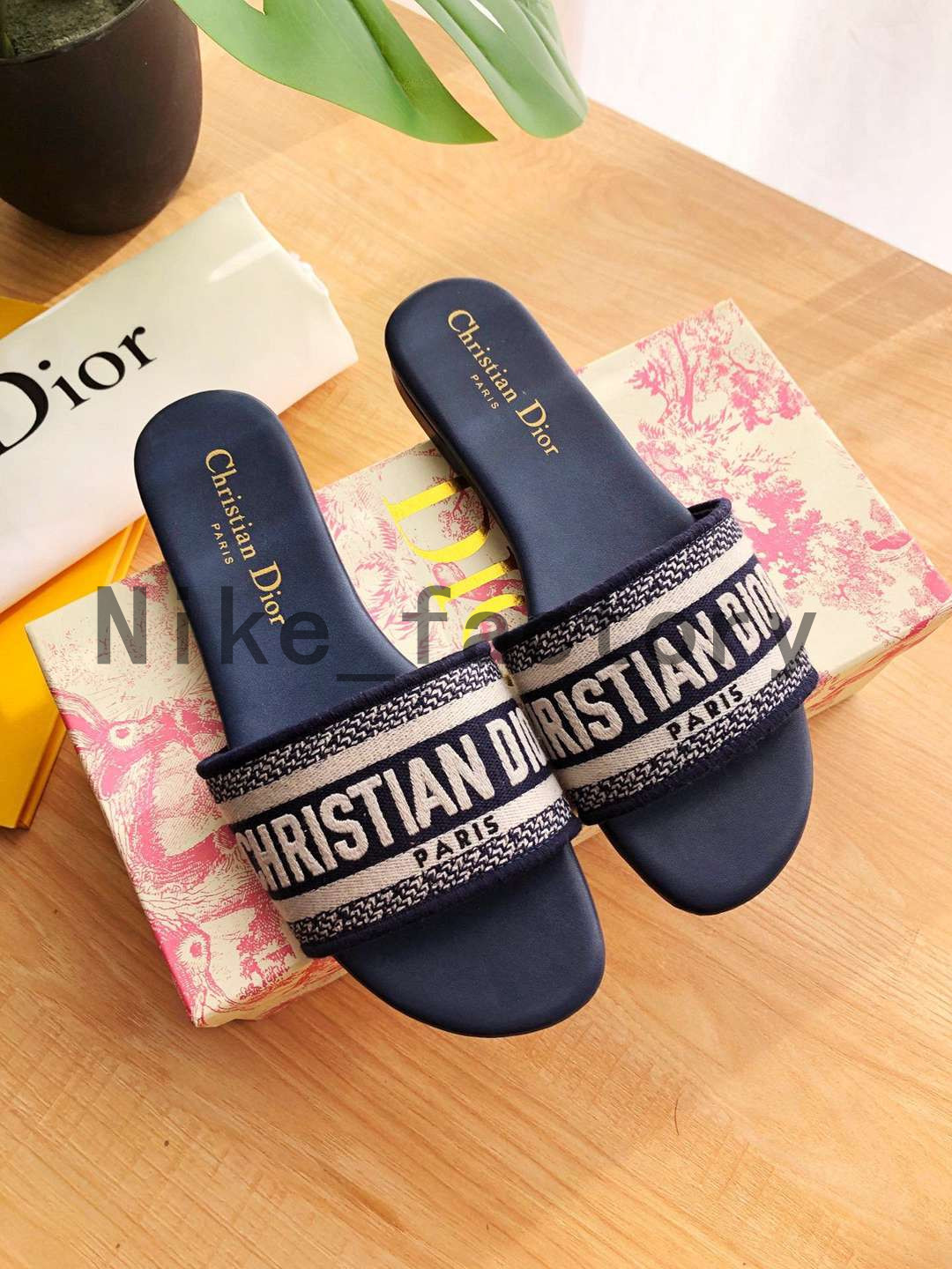 

Christianes D Women Sandals Slippers Embroidery Designers Slides Sandal Flip Flops Striped Beach Leather Rubber Flower Slipper Loafers With Box 35-41 NF3236, 38