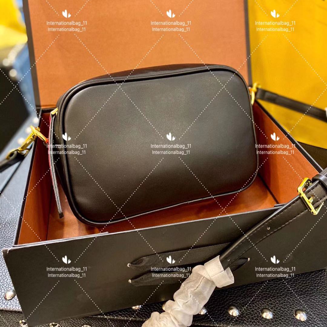 

2021 designer shoulder bags black leather fashion men his back double simple portable camera bag quality letters, 111