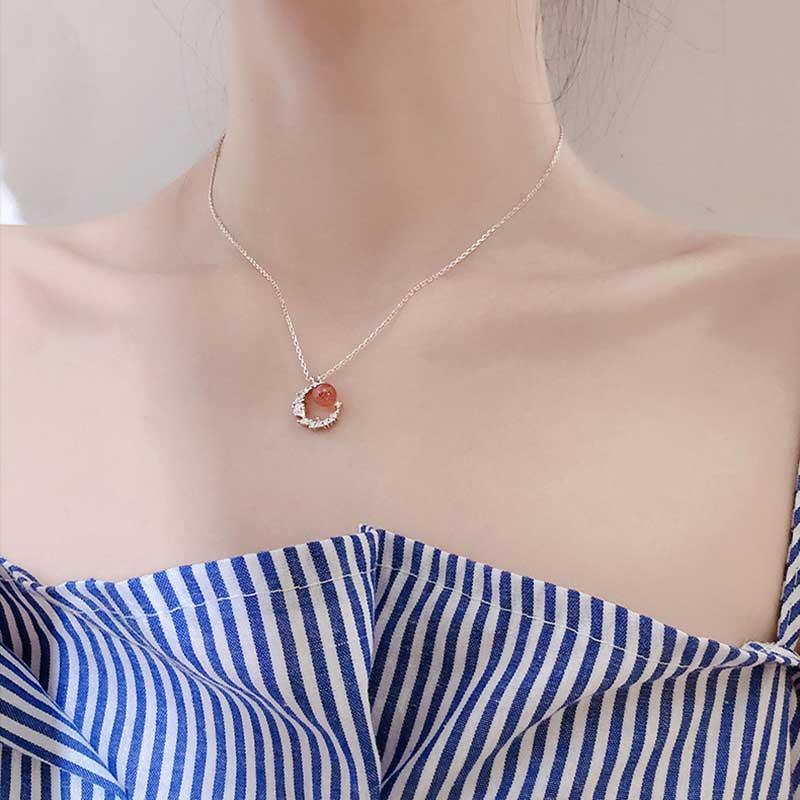 

Chokers S925 Silver Necklace For Women Shinly Diamond Moon Strawberry Crystal Stone Pendant Choker Ins Luxury Girls Chain