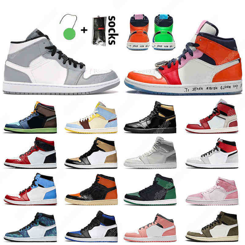

With socks Top 1 Mid Light Smoke Grey Fearless Mens Basketball Shoes 1s University Blue High Silver Toe Women Trainers Sneakers
