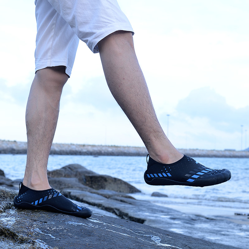 

2021 High Quality Mens Womens Sports Running Shoes Sandy Beach Fashion Black Blue Red Outdoor Sneakers SIZE 36-46 WY21-1786