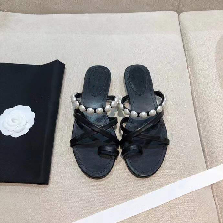 

High-quality designer slipper for summer 2021! Fashion lady slippers luxury pearl hand-sewn bathroom beach flat sandals, Black