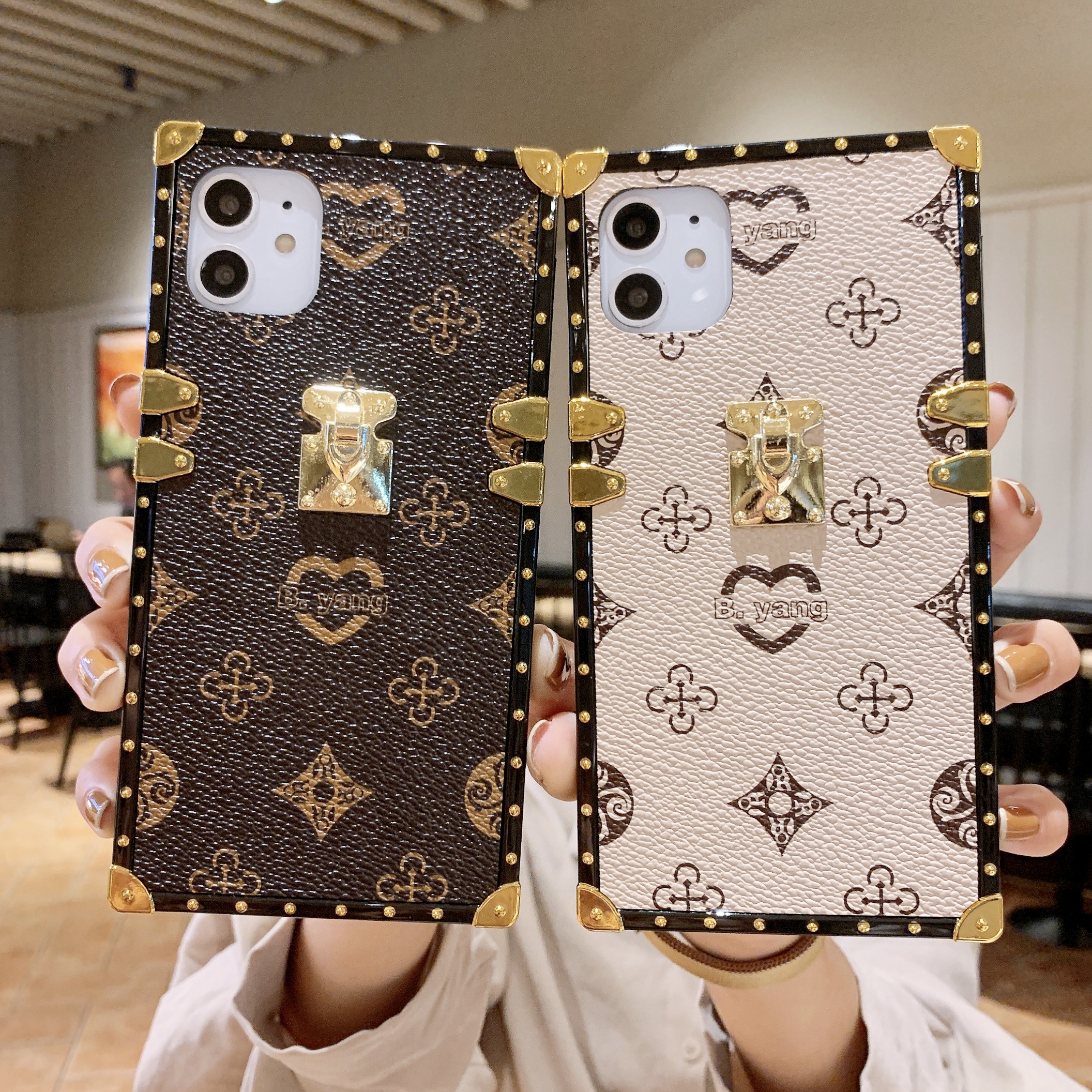 

Fashion Designers phone cases for iphone 14 14Plus 14Pro 13 12 11 Pro XR XS Max PU leather PhoneShell ForSamsung Galaxy S22 S21 S20 S10 Note 20 10 Cover, Brown