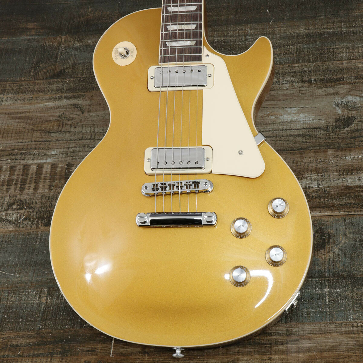 

Les Deluxe 70 s Gold Top Electric Guitar