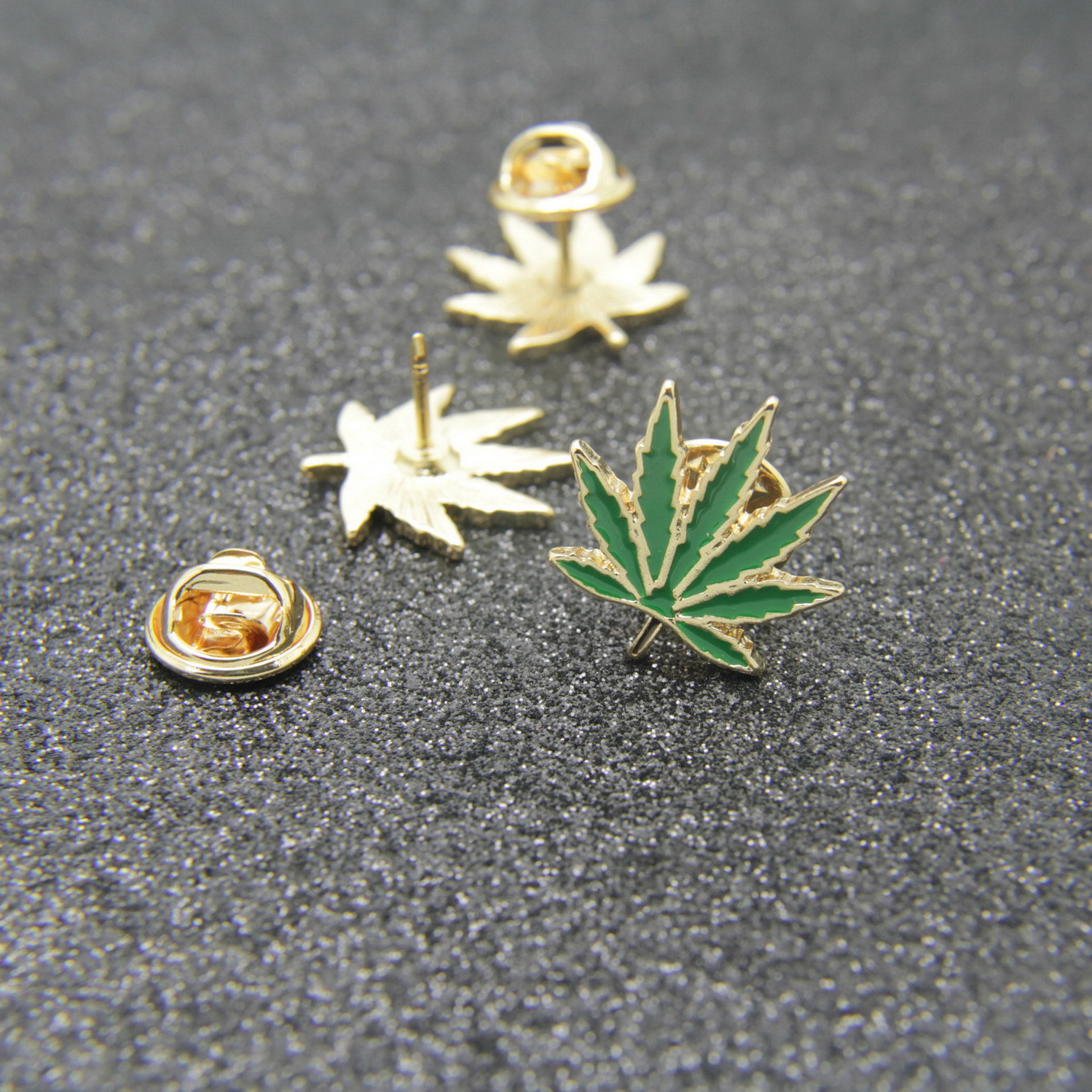 

Tree Leaf Enamel Pin Green Leaves Brooch Denim Jackets Backpack Lapel Pins Natural Badge For Women Men, Gray