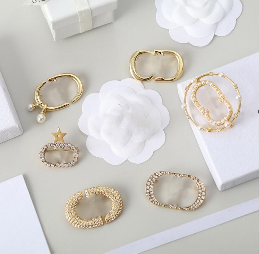 

European and American style retro letter brooch diamond pearl brass suit coat accessories women high quality fast delivery