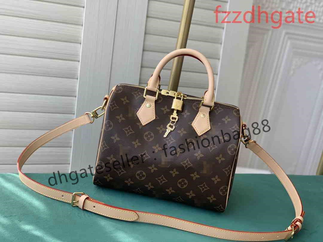 

LV Louis 1 Vitton Wallets casual designer Messenger Bag Women Cross Body chain Bag Handbag Satchel Purse Cosmetic Bags, Red;black