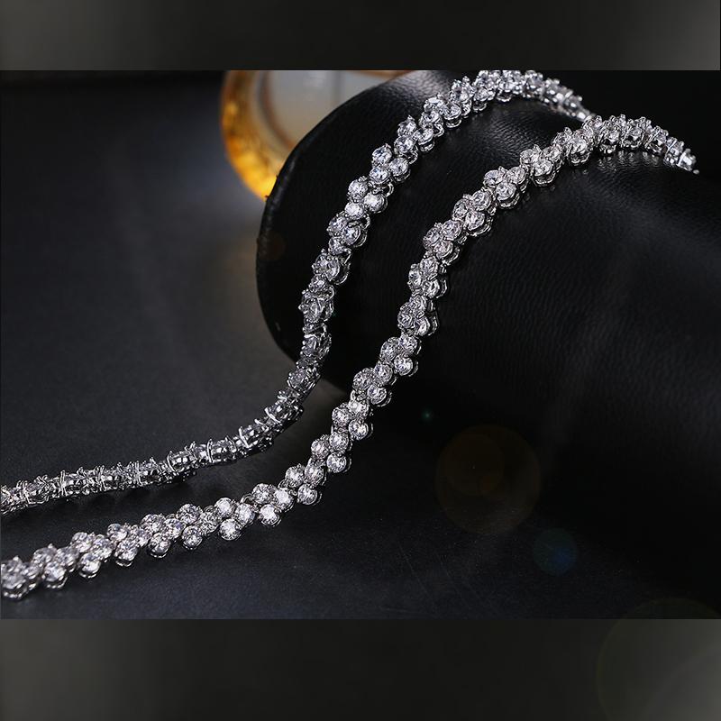 

Chains GMGYQ Fashion Luxury Inlay Cubic Zircon Charm Peach Shape Jewelry Necklaces For Women Elegance Wedding Party Gift
