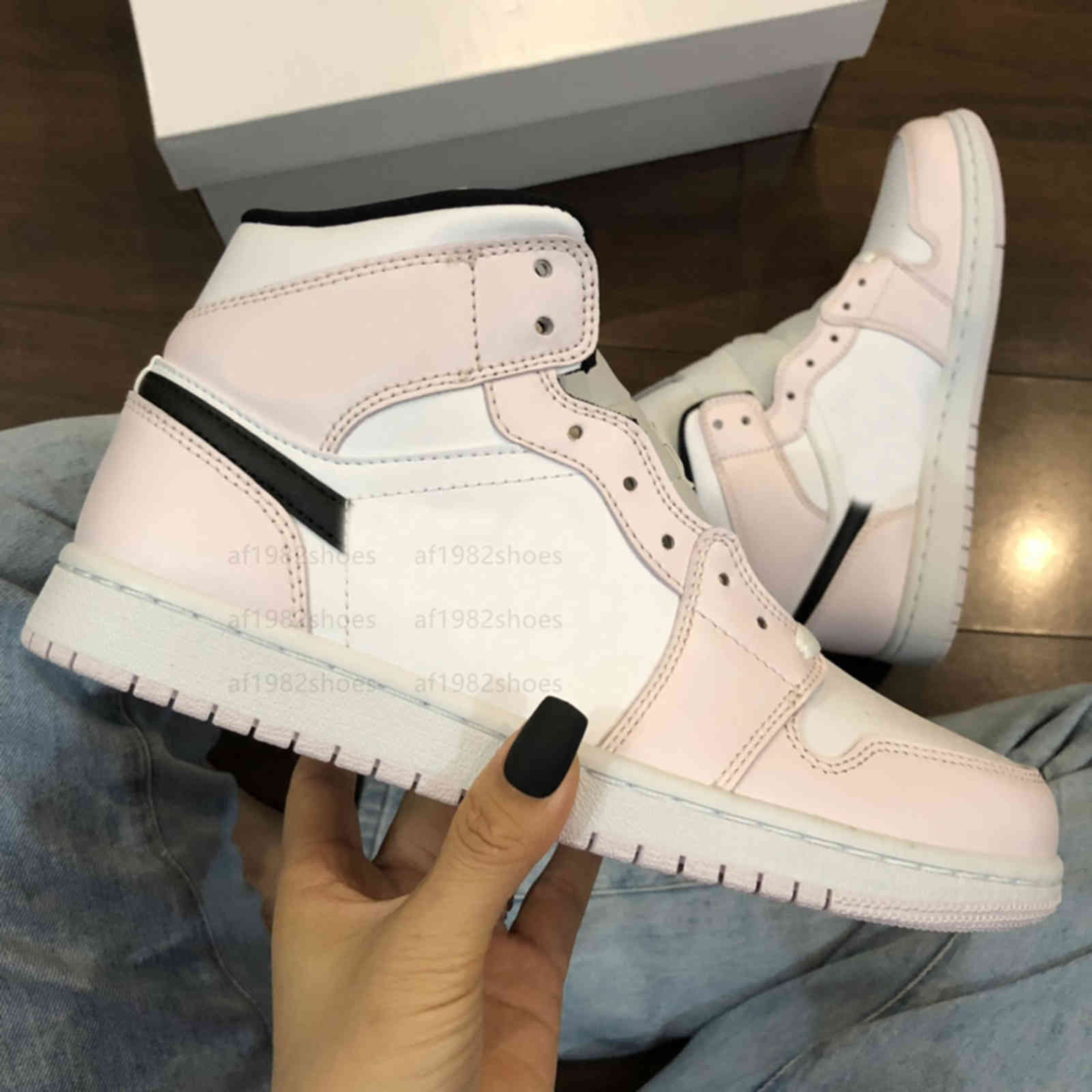 

Newest Jumpman 1s Mid Barely Rose Shoes Sneakers 1 Soft Pink Sports Shoe Men Womens Designer SneakerTrainers, Red