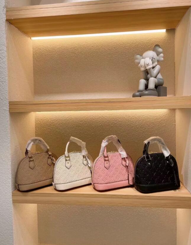 

7A High Quality Fashion womens Shoulder wallets Pu leather gold silver and sliver chain bag Crossbody Messenger purse Female handbag wallet, Red;black