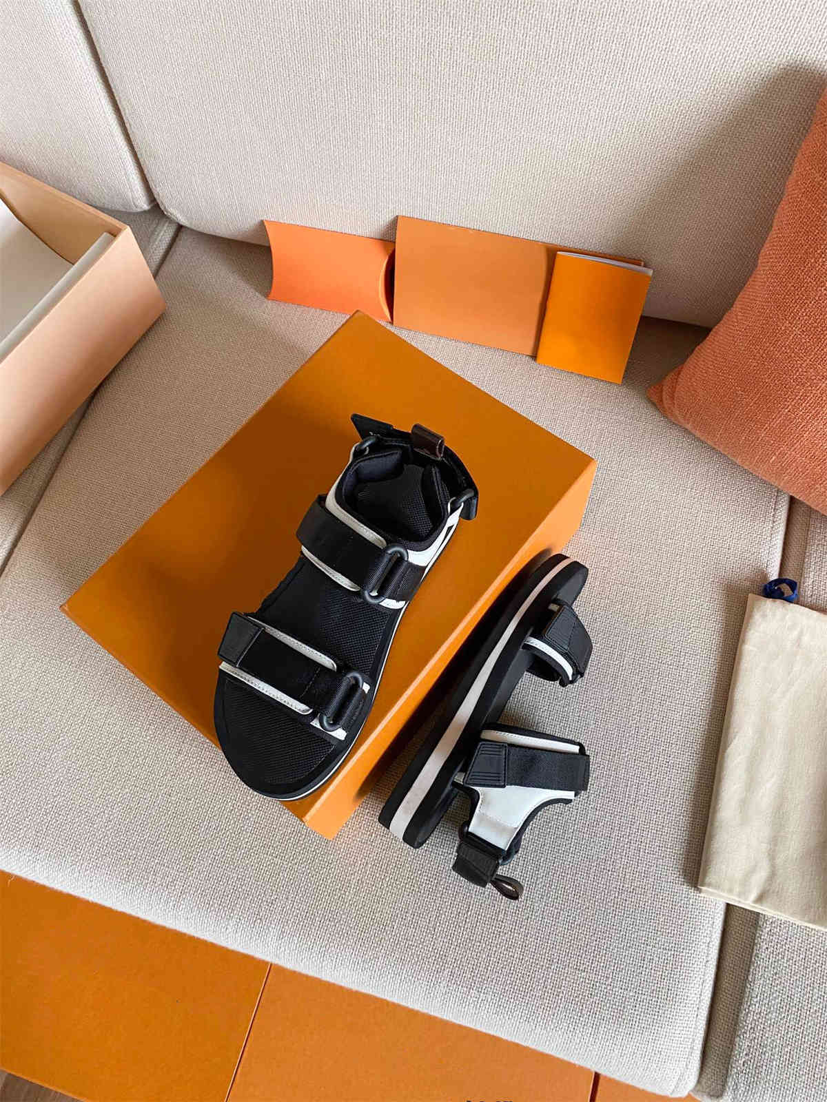 

[With box]2021 Luxury leather Top quality Women Flat sandal Arcade Fashion Lady Canvas Loop Adjustable Straps Sporty Bicolor comfortable, Black