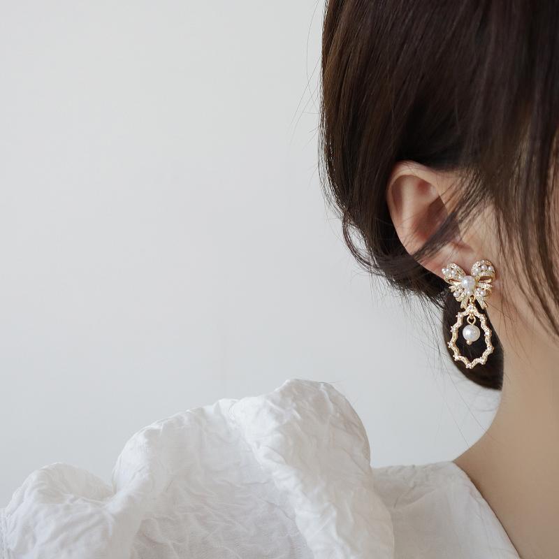 

Korean Fashion Irregular Geometric Pearl Drop Earrings For Women Romantic Micro Inlaid Zirconia Butterfly Earring Birthday Gift Dangle & Cha