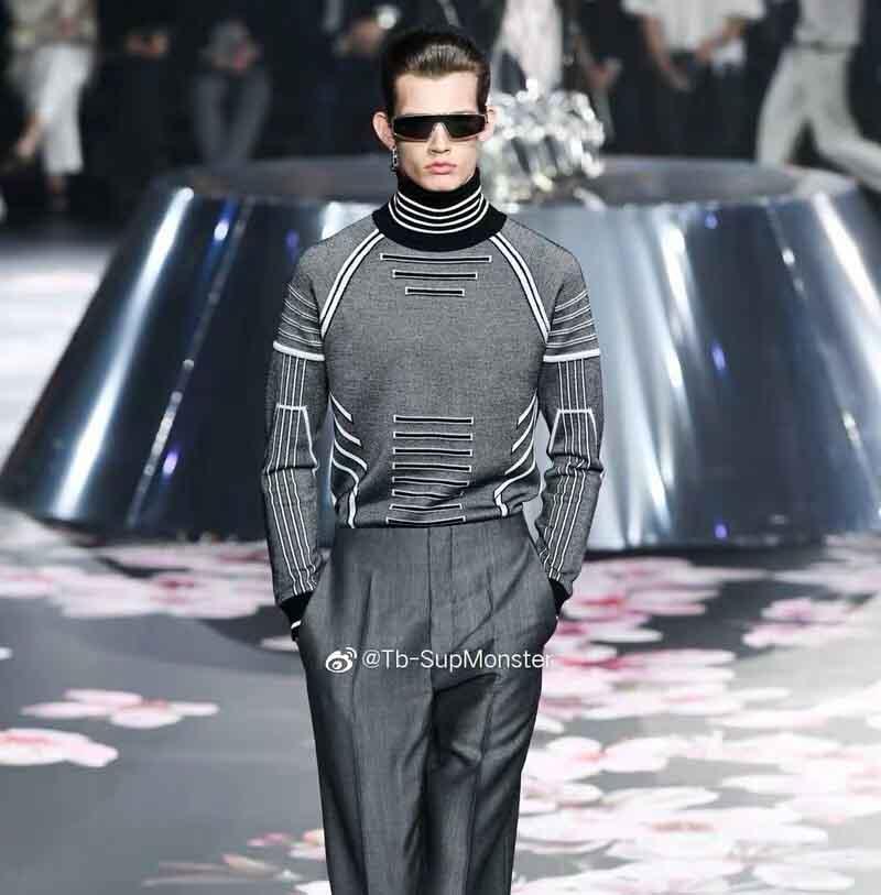 

2021ss spring and summer new high grade cotton printing short sleeve round neck panel T-Shirt Size: m-l-xl-xxl-xxxl Color: black white 2cx4