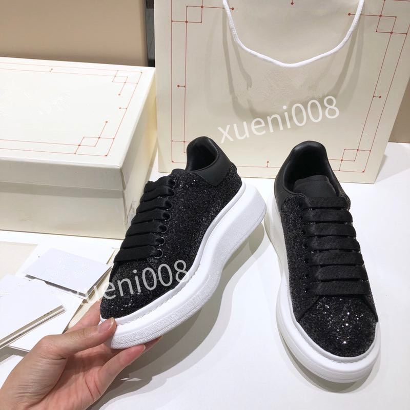

2022 Studded Spikes Casual Shoes Top Golden Shining Fashion Leather And Nail Red Men Ladies Flat Designer Soled Party Wedding xrx190627, Choose the color