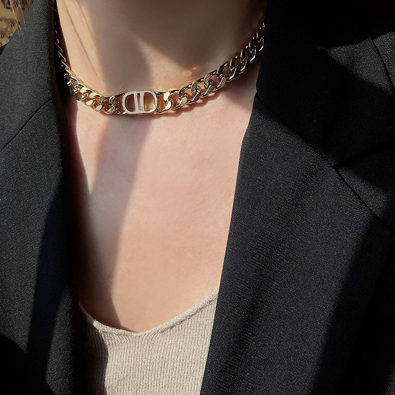 

Necklace Hangzhi Hollow Dd Letter Design Exaggerated Retro Titanium Steel Thick Chain Choker for Women Girls Jewelry